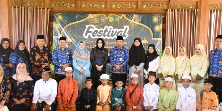 Dukungan dan Apresiasi, Wabup Hj.Mimik Idayana Membuka Penyelenggaraan Festival Pendidikan Agama Islam