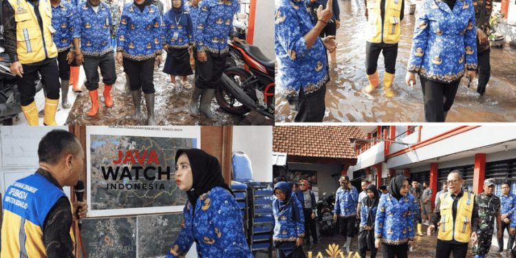 Wabup Mimik Idayana Sidak ke Lokasi Banjir di SMPN 2 Tanggulangin