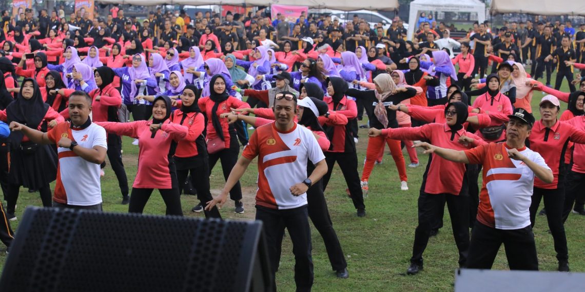 Semarak Hari Bhayangkara ke-79, Polres Madiun Gelar Olahraga Bersama di Alun-alun Reksogati