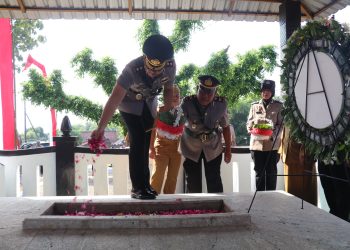 Peringati Hari Bhayangkara ke-79, Polres Magetan Gelar Ziarah di Makam Pahlawan Batokan