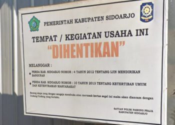 Meski Sudah Ditutup Oleh Pemkab Sidoarjo, Pabrik Pengolah Limbah Bulu Ayam di Kletek Masih Nekat Beroperasi : Warga Tagih Janji Bupati