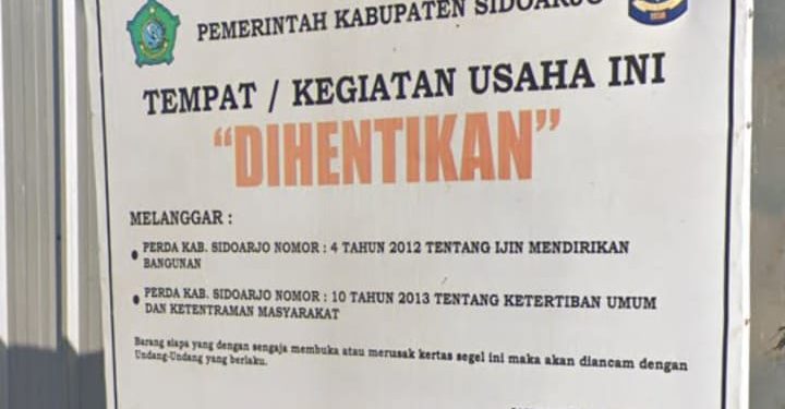 Meski Sudah Ditutup Oleh Pemkab Sidoarjo, Pabrik Pengolah Limbah Bulu Ayam di Kletek Masih Nekat Beroperasi : Warga Tagih Janji Bupati