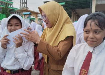 Puluhan Siswa Kelas VI SDN Sidodadi Sidoarjo Menangis, Ada Apa ?