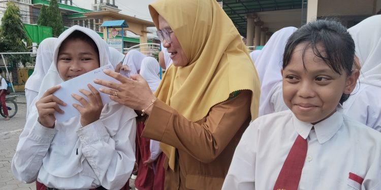 Puluhan Siswa Kelas VI SDN Sidodadi Sidoarjo Menangis, Ada Apa ?