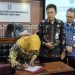 Wabup Tandatangani Penyerahan Ijazah Yang di Tahan Pabrik Tandon Sidoarjo
