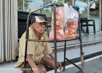 Kisah Mbah Poniman, Kakek 87 Tahun yang Mengais Belas Kasihan di Depan Minimarket