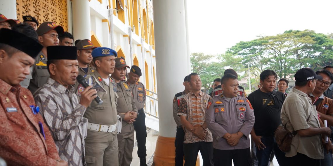 Jaga Ucapan, Hormati Profesi: Wabup H.A. Khafidh Tegaskan Etika Pejabat Publik di Tengah Aksi Wartawan