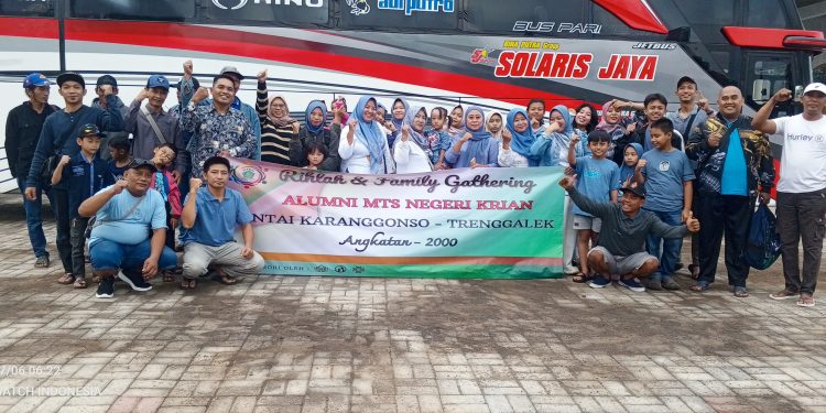 Tumbuhkan Kebersamaan, Alumni MTsN Sidoarjo Kembali Berkumpul Setelah 25 Tahun