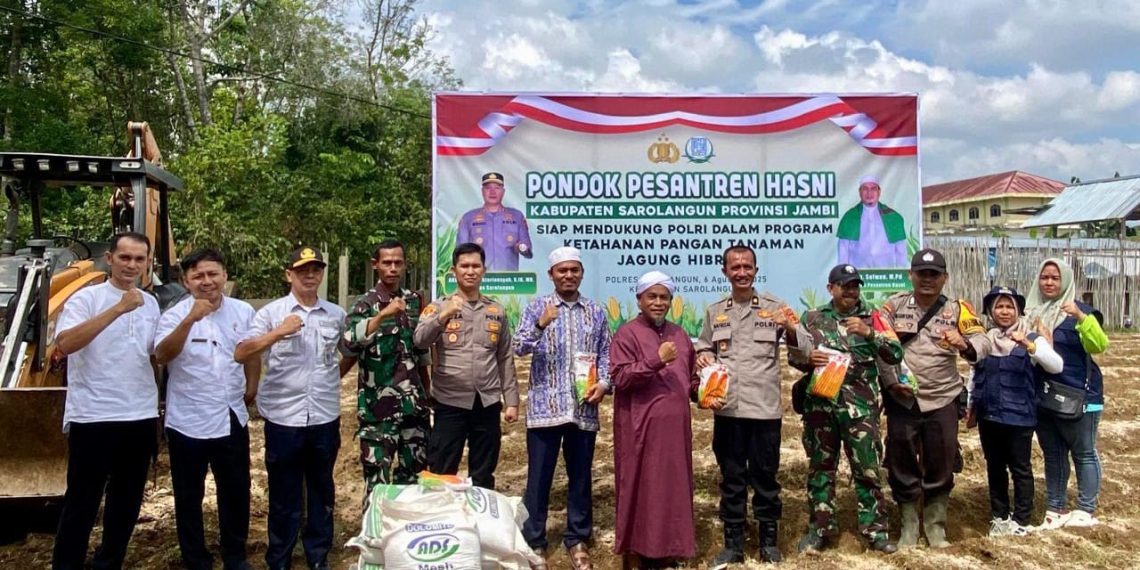 Bersinergi dengan Ponpes, Polres Sarolangun Tanam Jagung: Wujud Nyata Dukung Swasembada Pangan