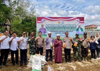 Bersinergi dengan Ponpes, Polres Sarolangun Tanam Jagung: Wujud Nyata Dukung Swasembada Pangan