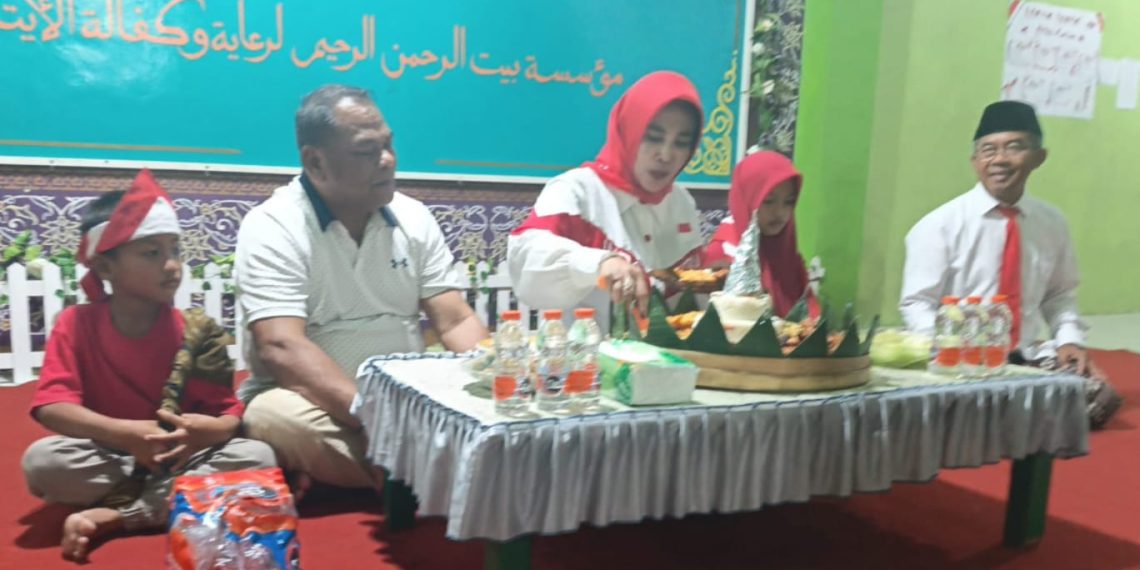 Keakraban Hj. Mimik Idayana dan H. Rahmat Muhajirin Bersama Anak-anak Yayasan di Malam Puncak HUT RI ke-80