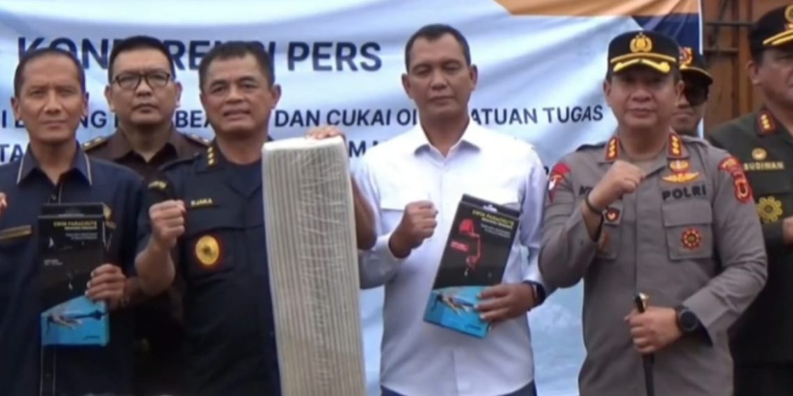 TNI AL dan Bea Cukai Gagalkan Penyelundupan 10.000 Koli Barang Ilegal di Jambi
