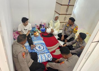 Kapolres Sarolangun Besuk Anggota yang Sakit, Wujud Nyata Kepedulian