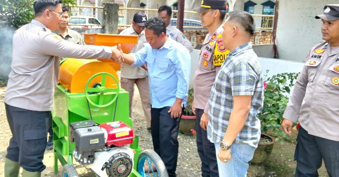 Kapolres Sarolangun Bantu Gapoktan Mesin Corn Sheller, Dorong Pertanian Modern