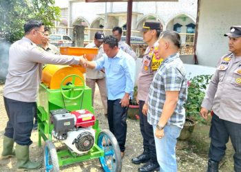 Kapolres Sarolangun Bantu Gapoktan Mesin Corn Sheller, Dorong Pertanian Modern