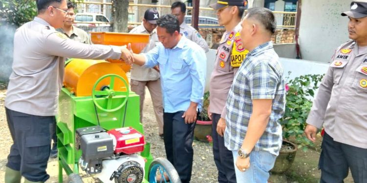 Kapolres Sarolangun Bantu Gapoktan Mesin Corn Sheller, Dorong Pertanian Modern