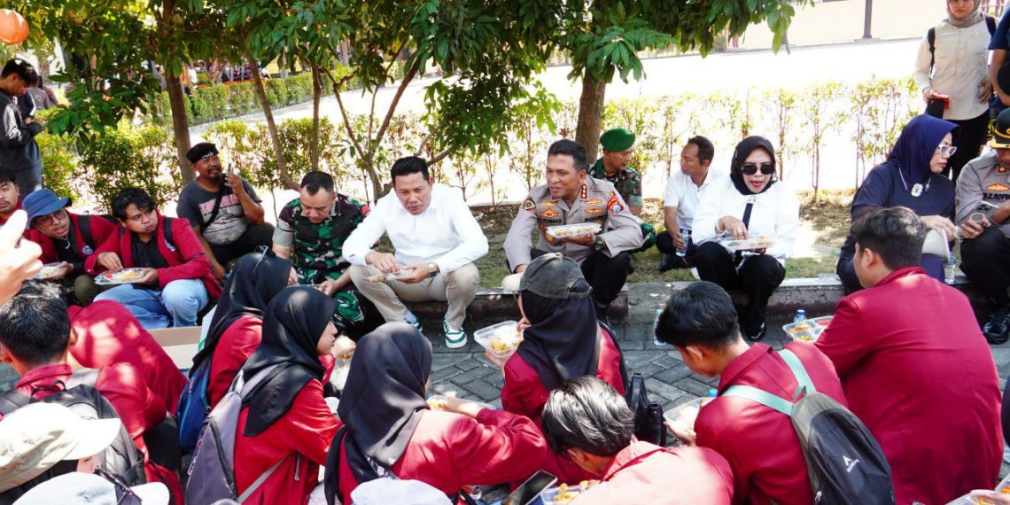 Bupati dan Wakil Bupati Sidoarjo Hadir di Tengah Aksi Damai PC IMM