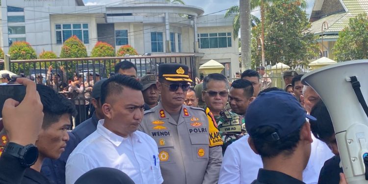 Polres Sarolangun Kawal Aksi Mahasiswa di DPRD, Berjalan Aman dan Kondusif