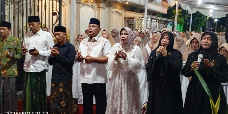 Sholawat dan Tausiah Peringatan Maulid Nabi Muhammad SAW Berlangsung Khidmat di Kediaman Wabup Sidoarjo
