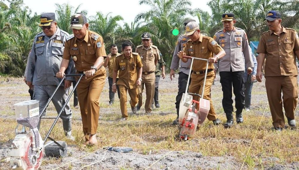 Bupati dan Forkopimda Merangin Tanam Jagung Serentak di Desa Mentawak