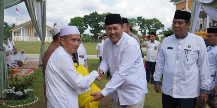 Ribuan Pegawai Padati Peringatan Maulid Nabi di Halaman Kantor Bupati Merangin