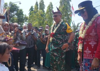 Wabup Hj. Mimik Idayana Dampingi Brigjen TNI Farouk Pakar Tinjau Pelaksanaan TMMD ke-126 di Kabupaten Sidoarjo