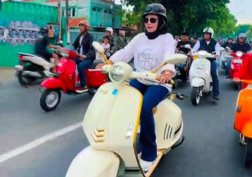 Wabup Sidoarjo Hj. Mimik Idayana Ikut Touring Scooter Club, Buka Donasi untuk Ponpes Al-Khoziny dalam Semangat Hari Santri 2025
