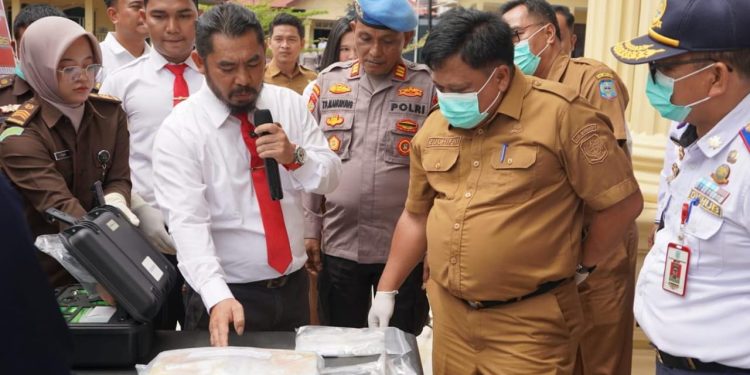 Pj Sekda Merangin Saksikan Pemusnahan Barang Bukti Narkoba Jenis Sabu