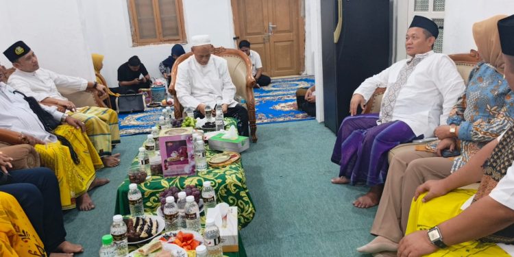 Wabup Sidoarjo Hj. Mimik Idayana dan DPP Golkar Serahkan Bantuan Tunai ke Ponpes Al Khoziny Pasca Ambruknya Mushola