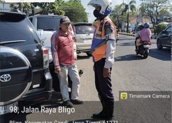 Dishub Sidoarjo Gerak Cepat Tertibkan Parkir di Depan Rumah Makan Mbak Tum Bligo Candi