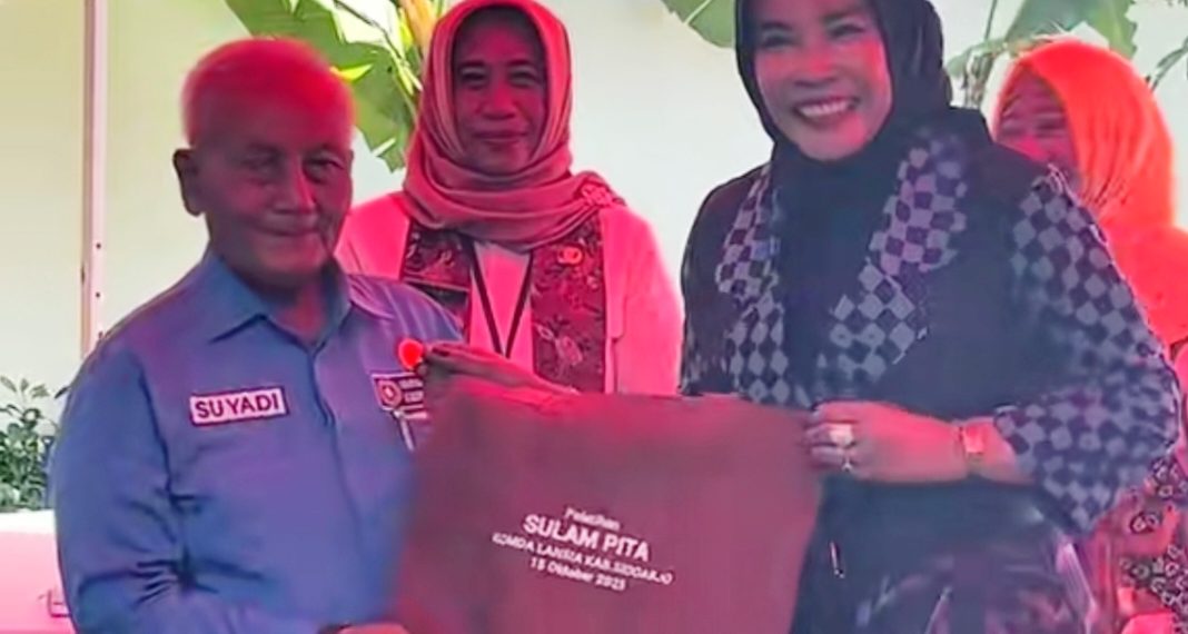 Kreatif di Usia Emas, Komda Lansia Sidoarjo Gelar Pelatihan Sulam Pita Bersama Hj. Mimik Idayana