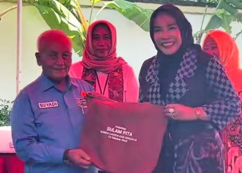 Kreatif di Usia Emas, Komda Lansia Sidoarjo Gelar Pelatihan Sulam Pita Bersama Hj. Mimik Idayana