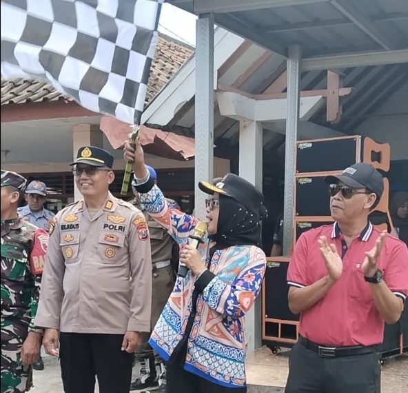 Wabup Mimik Idayana Lepas Parade Budaya Semambung, Wujud Syukur dan Pelestarian Tradisi Leluhur