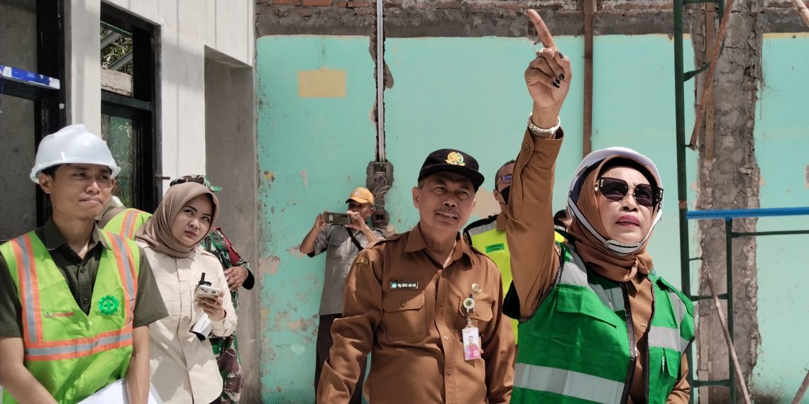 Wabup Hj.Mimik Idayana Sidak Proyek Rehabilitasi SDN Suko Sukodono, Dinas Pendidikan Pastikan Progres Sesuai Target