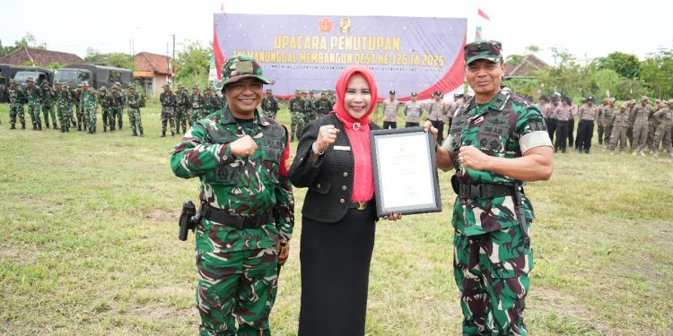 Wabup Mimik Idayana Apresiasi Sinergi TNI dan Warga dalam Suksesnya TMMD ke-126 Sidoarjo