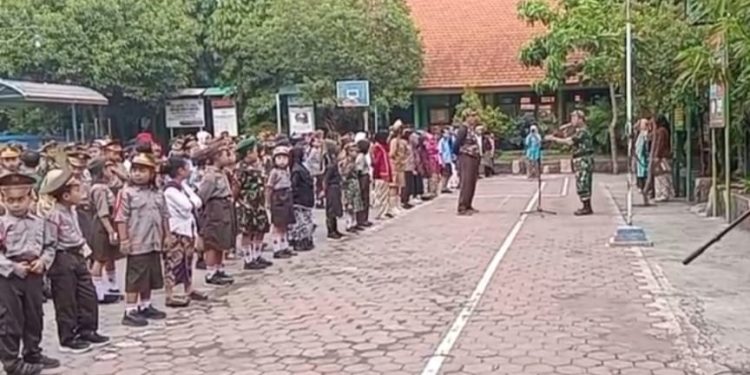 SDN Candipari 2 Sidoarjo Gelar Upacara Hari Pahlawan: Tanamkan Semangat Bung Tomo pada Generasi Muda
