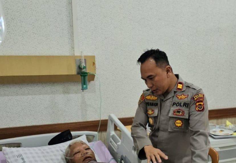 Responsif Sikapi Aspirasi Warga, Kapolsek Tabir Ulu dan Kanit Pidum Polres Merangin Jenguk Korban Penganiayaan di RSUD