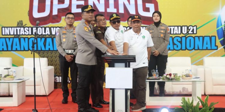 Kapolresta Sidoarjo Buka Pertandingan Bola Voli Indoor U-17 dan Voli Pantai U-21 Bhayangkara Cup Tingkat Nasional 2025