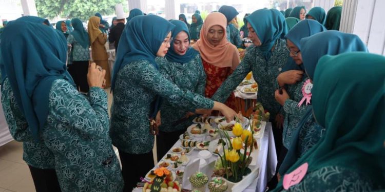 Ketua TP PKK Pasuruan Kagum Kreativitas Peserta Lomba Cipta Menu B2SA: “Pintar Manfaatkan Potensi Lokal”