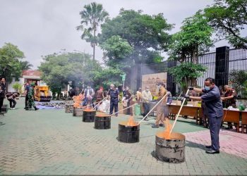 Kejari Kabupaten Pasuruan Musnahkan Sabu hingga Rokok Ilegal dari 138 Perkara