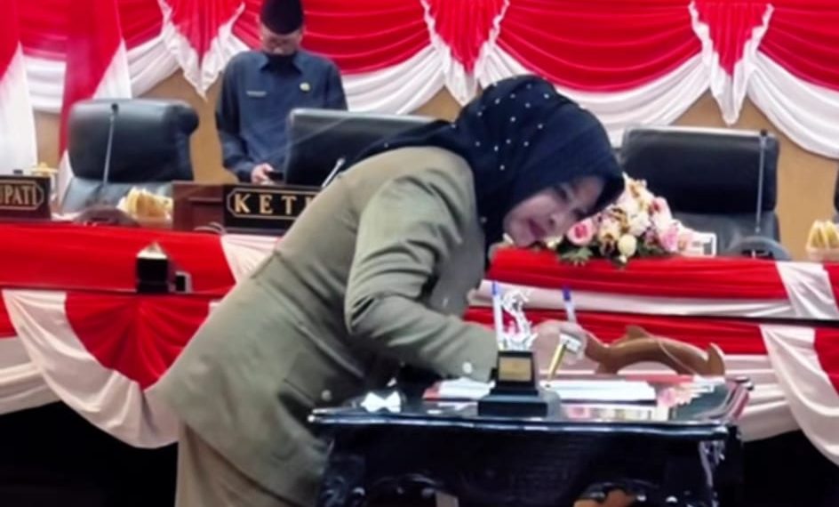 Rapat Paripurna DPRD Sidoarjo: Wabup Sampaikan Jawaban Bupati Atas PU Fraksi dan Sejumlah Agenda Strategis Ditetapkan