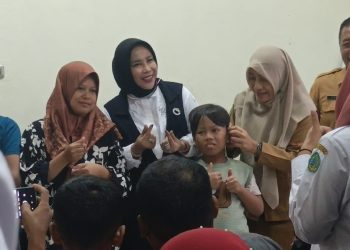 Wabup Sidoarjo Mimik Idayana Serahkan 27 Alat Bantu Dengar bagi Penyandang Disabilitas Tuna Rungu