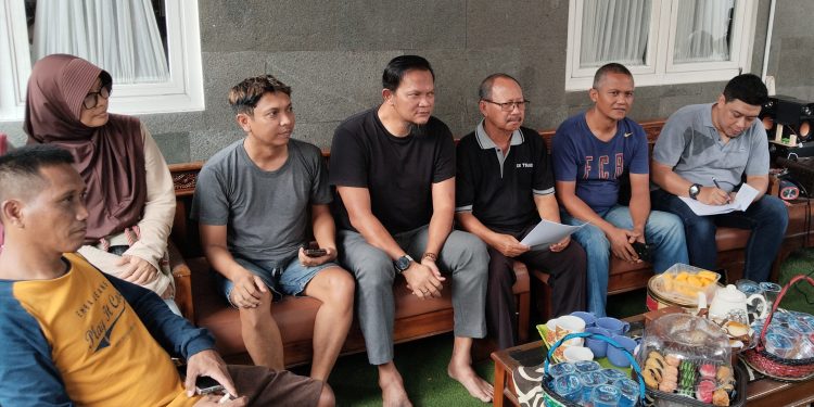 Dua Kali Rapat Dibatalkan Mendadak, Warga Mutiara Regency Tuding Bupati Sidoarjo Abaikan Suara Rakyat