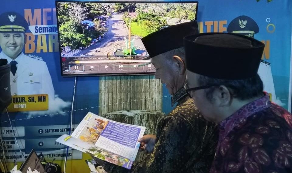 Tinjau Stan Kominfo, Wabup A. Khafidh: Terus Berinovasi dan Suguhkan Berita yang Membangkitkan Semangat Membangun