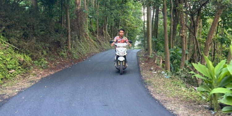 14 Tahun Tak Tersentuh Perbaikan, Jalan Sumbersuko–Wonosunyo Kini Mulus Kembali