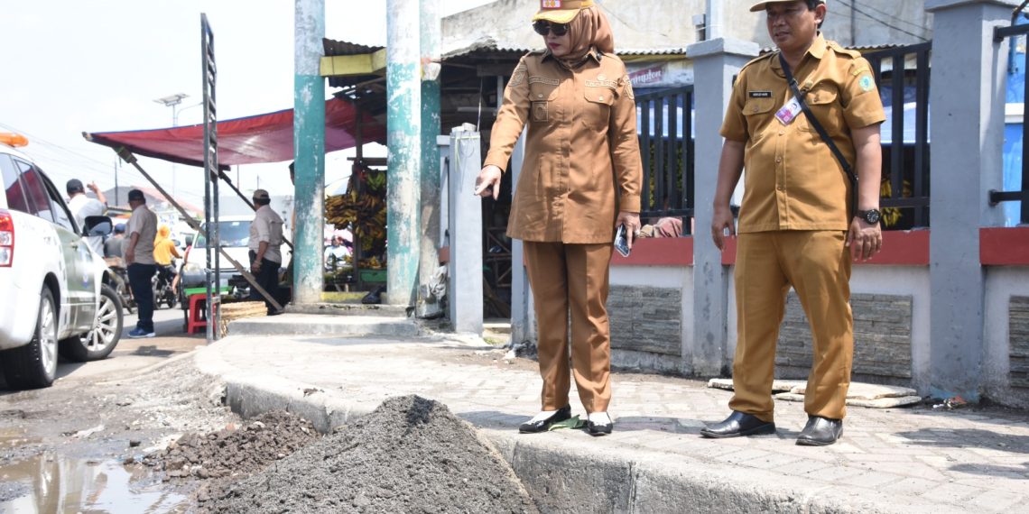 Wabup Sidoarjo Turun Tangan, Satgas Jalan PUBMSDA Kebut Perbaikan Jalan Rusak di Pasar Larangan