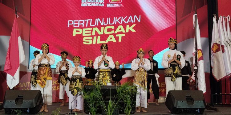 Atraksi Pencak Silat Tegaskan Semangat Persatuan di Pelantikan PAC Gerindra Sidoarjo