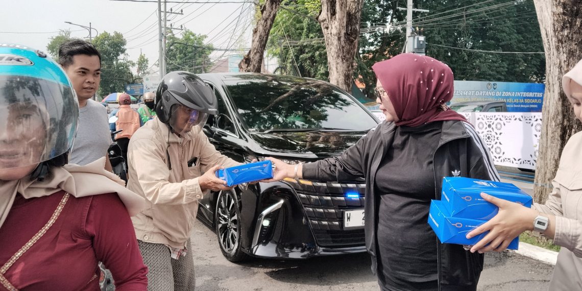 Usai Buka Festival Bandeng dan Udang 2025, Wabup Sidoarjo Gelar Jumat Berkah di Alun-Alun