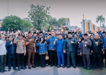 Lantik 3.478 PPPK Paruh Waktu, Bupati M. Syukur: Jangan Permalukan Negeri Ini