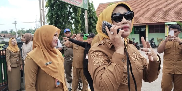 Sidak SDN Jatikalang, Wabup Mimik Idayana Peringatkan Disdik: Jangan Tunggu Sekolah Ambruk Baru Bertindak